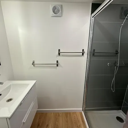 Maison Des Annees 1920 - A 150 M De L'ocean Et Proche Des Commodites - 4 Independants *