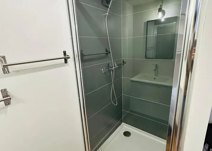 Holiday home Maison Des Annees 1920 - A 150 M De L'ocean Et Proche Des Commodites - 4 Independants