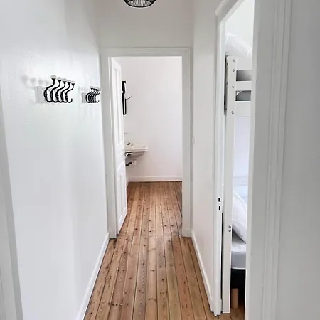 Maison Des Annees 1920 - A 150 M De L'ocean Et Proche Des Commodites - 4 Independants *