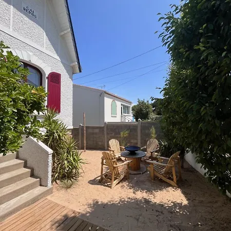 Дом отдыха Maison Des Annees 1920 - A 150 M De L'ocean Et Proche Des Commodites - 4 Independants *