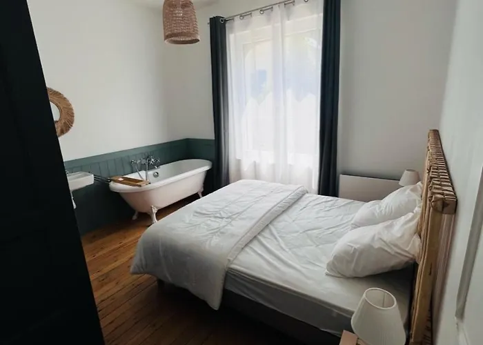 Maison Des Annees 1920 - A 150 M De L'ocean Et Proche Des Commodites - 4 Independants 펜션 *